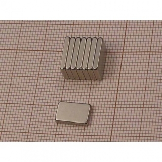 Malý neodymový magnet kvádr 12 x 7 x 2 mm